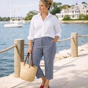 Norton Studio Woman Cropped Pants
Size 20W Navy & White Stripe Nautical Chic